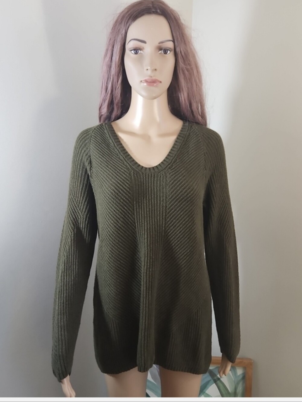 Lululemon Olive Green V-Neck Ribbed Knit Sweater Top Women Size Medium